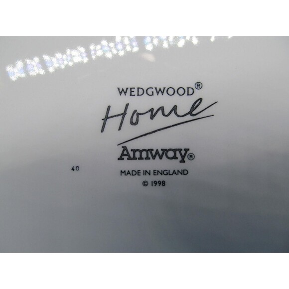 Wedgwood Home Amway 1998 White Serving Oval Plater Embossed England 14" - Picture 7 of 8